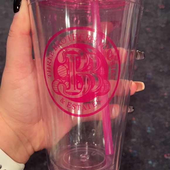 ✨6 for $25✨ Three Brothers Wineries Cup - Picture 3 of 3
